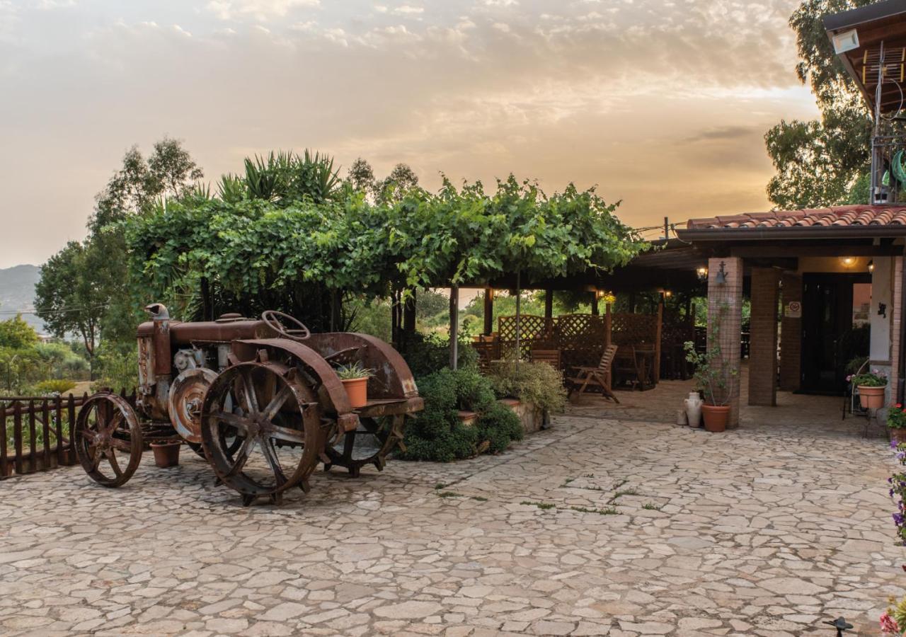 Il Sorgituro - Agriturismo Postiglione Dış mekan fotoğraf